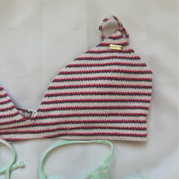 2 Like new Roxy bikini tops size large - Picture 2 of 6